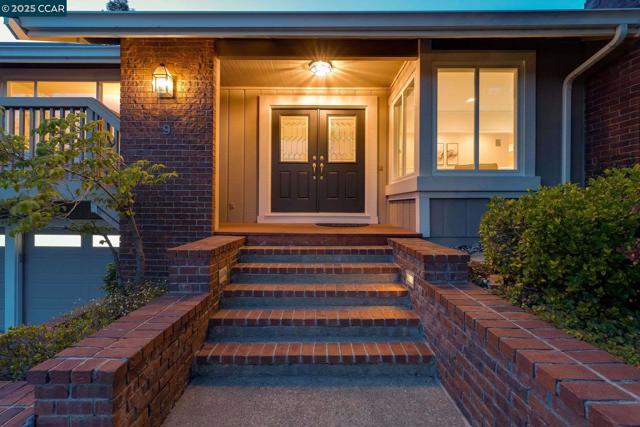 9 Irvine Drive, Moraga CA: https://media.crmls.org/mediaz/671fb1e6-4039-40eb-b6c1-498baeccbbd1.jpg