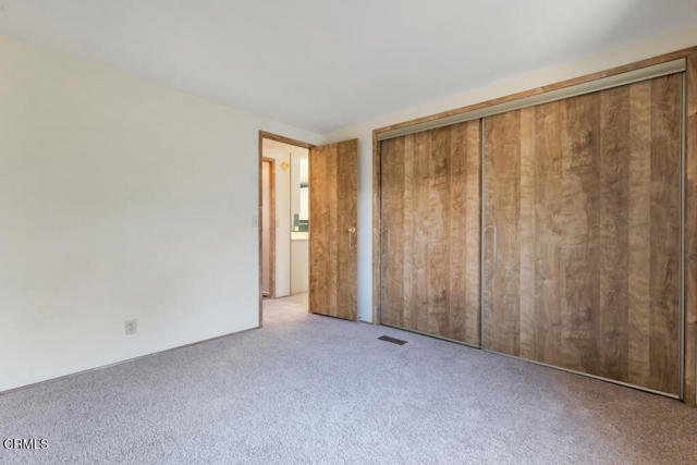 975 W Telegraph Road, Santa Paula CA: https://media.crmls.org/mediaz/671fee0f-e05f-4764-bbbb-1e6d29ba9410.jpg