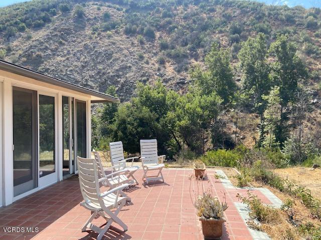 16350 Maricopa Highway, Ojai CA: https://media.crmls.org/mediaz/672038c0-6454-433c-9b65-d9a73a3f2fa1.jpg