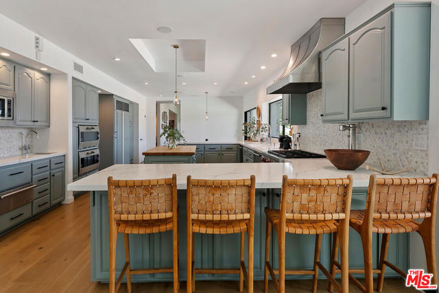 17237 Quesan Place, Encino CA: https://media.crmls.org/mediaz/67208a6c-2ac4-43af-a9c2-84be47a9c7da.jpg