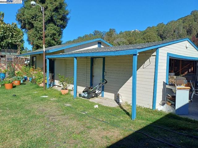 3931 Gardenia Pl, Oakland CA: https://media.crmls.org/mediaz/6720a1eb-1e1e-4e3a-ae08-7561a6e62ac5.jpg