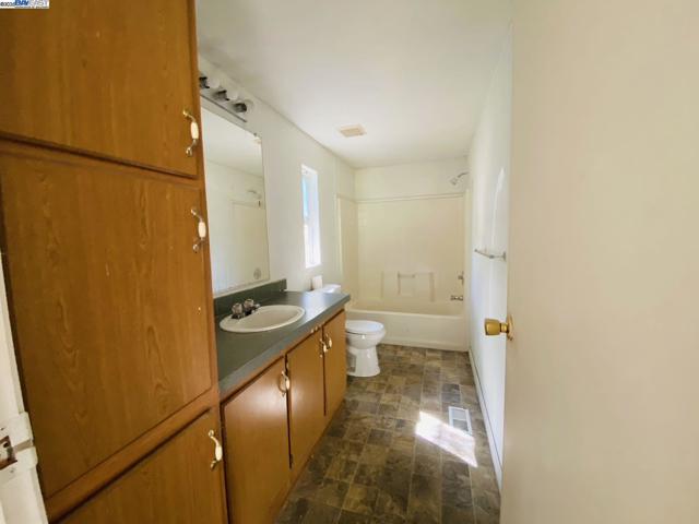 7705 Orford Rd, Stockton CA: https://media.crmls.org/mediaz/6720b804-2d75-4482-9194-e0c907520ad0.jpg