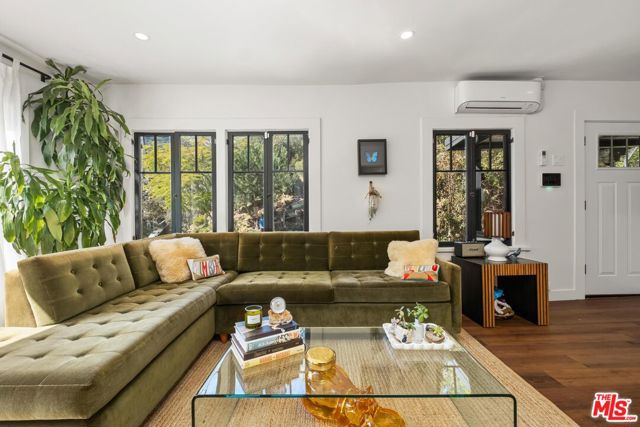 2108 Tavern Trail, Los Angeles CA: https://media.crmls.org/mediaz/6720e811-f0e4-41ac-a459-6c9f9f0f132e.jpg