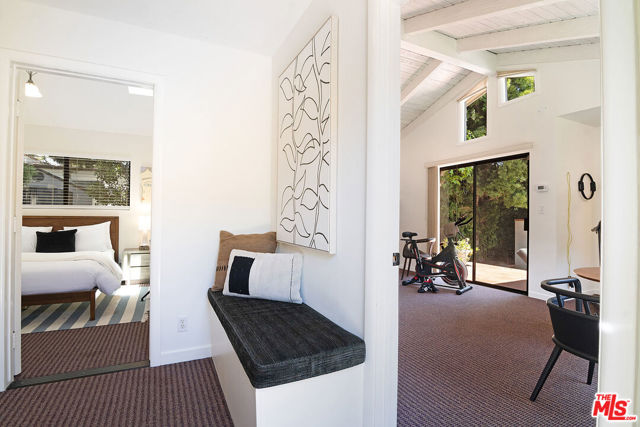 745 25th Street, Santa Monica CA: https://media.crmls.org/mediaz/67213d96-eb04-4d7d-beef-02dcb112567d.jpg