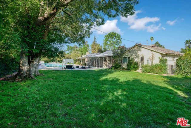 6207 Melba Avenue, Woodland Hills CA: https://media.crmls.org/mediaz/672151c7-71e1-490c-a0e7-62b2ed51379e.jpg