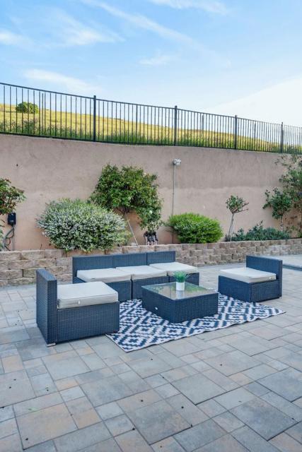 1414 Cottlestone Court, San Jose CA: https://media.crmls.org/mediaz/67223352-1fea-473a-ad17-21840da093c7.jpg