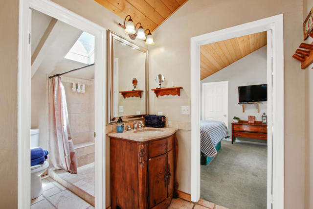 43630 Rainbow Lane, Angelus Oaks CA: https://media.crmls.org/mediaz/67223ed3-baf6-4d3f-a9a9-8d2548d8d552.jpg