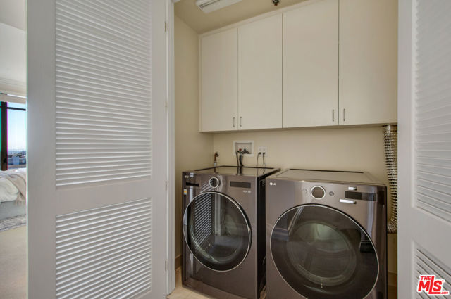 11847 Gorham Avenue, Los Angeles CA: https://media.crmls.org/mediaz/67225aae-a52d-48f3-95d8-8bdd31730a9f.jpg