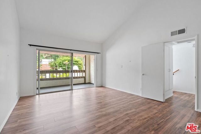 17114 Palisades Circle, Pacific Palisades CA: https://media.crmls.org/mediaz/672269e6-c83b-4d74-ab74-ba661ad6b1d4.jpg