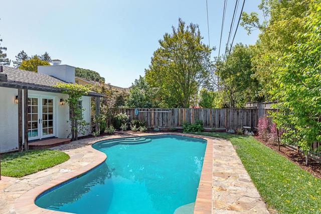 1532 Meadow Lane, Mountain View CA: https://media.crmls.org/mediaz/672271b2-28bf-4d4e-83d0-a32d81a70bc0.jpg
