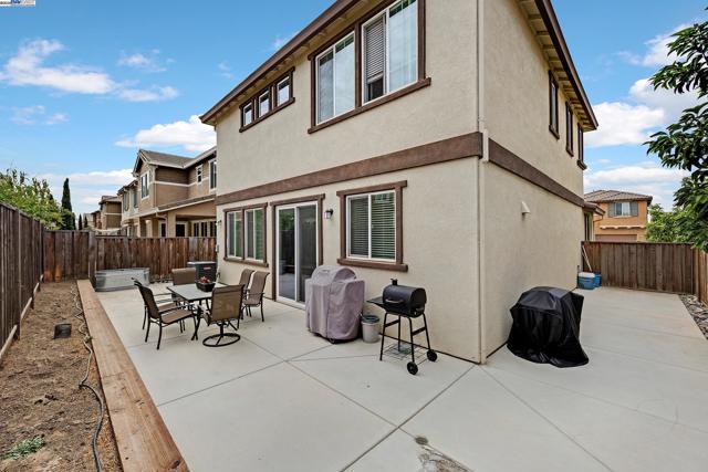 268 Coolcrest Dr, Oakley CA: https://media.crmls.org/mediaz/672305c8-2506-474b-ae6e-cdc69f0ed3d6.jpg