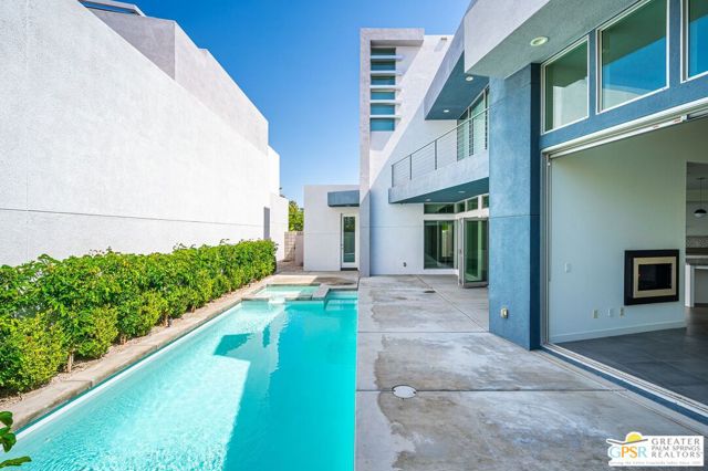 1007 Ziel Drive, Palm Springs CA: https://media.crmls.org/mediaz/6723ac2d-65b2-4f07-ab14-07994cebaa70.jpg