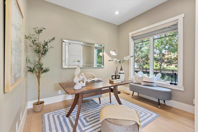 900 Roble Avenue, Menlo Park CA: https://media.crmls.org/mediaz/6723d625-1714-409b-b86d-b4fd5226b744.jpg