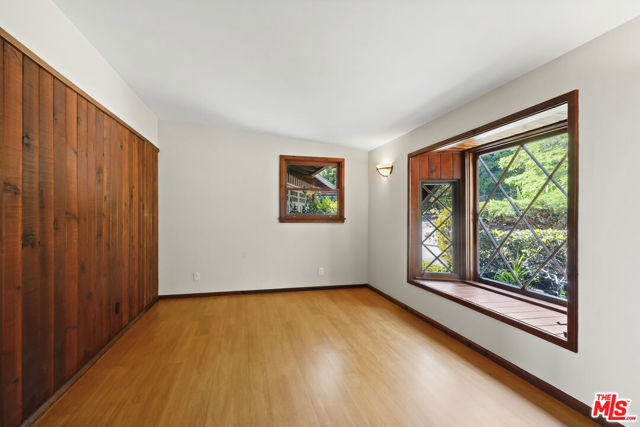 3217 Colony View Circle, Malibu CA: https://media.crmls.org/mediaz/67243e23-bade-468d-9230-9b8fe027d35b.jpg