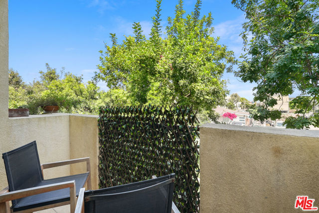 5303 Satsuma Avenue, North Hollywood CA: https://media.crmls.org/mediaz/67246333-21b0-4988-b6c0-5555a26d462e.jpg