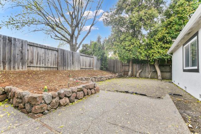 948 Golden Leaf Way, Pittsburg CA: https://media.crmls.org/mediaz/6724b5ca-2a56-455b-91a1-c0dd5d18d234.jpg