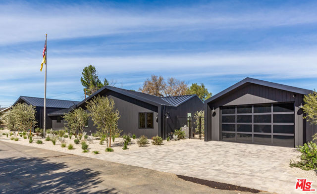5259 Lewis Road, Agoura Hills CA: https://media.crmls.org/mediaz/6724c340-591c-41a7-854c-081dd4fa1fc7.jpg