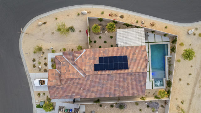 10 Zinfandel, Rancho Mirage CA: https://media.crmls.org/mediaz/67254de6-3112-4843-862e-26ce14cb4592.jpg