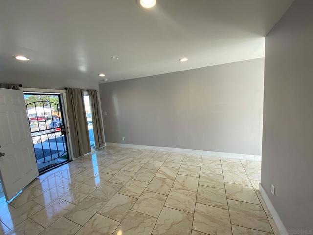 4384 Clairemont Dr, San Diego CA: https://media.crmls.org/mediaz/67259b01-8d20-4ee4-9834-0930aead156e.jpg