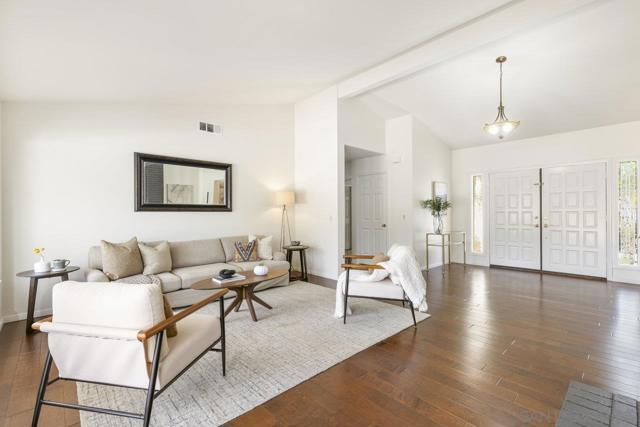 1549 Ventana Drive, Escondido CA: https://media.crmls.org/mediaz/6725cbfb-8d31-49c2-a12d-3112c99698f6.jpg