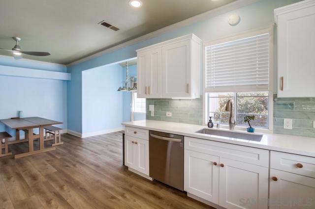 5159 Renaissance Ave, San Diego CA: https://media.crmls.org/mediaz/67264835-2020-49a8-97ac-9095af97cf9d.jpg