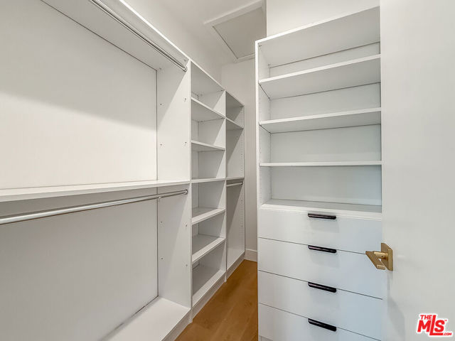 150 N Arnaz Drive, Beverly Hills CA: https://media.crmls.org/mediaz/672677bf-480c-43b6-8fb3-b629371dd8d1.jpg