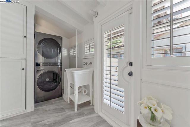 405 Kingsley Ave, Palo Alto CA: https://media.crmls.org/mediaz/6726bd78-81fe-4bc1-98cd-0b7638b191f5.jpg