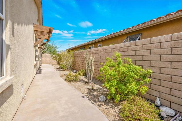 3854 Blue Sky Way, Palm Springs CA: https://media.crmls.org/mediaz/67273b54-9203-4ca1-b530-bff49ef8a02b.jpg