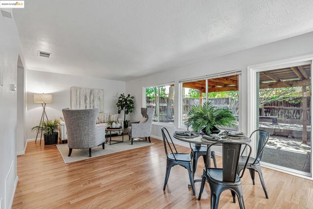 4414 Willow Glen Ct, Concord CA: https://media.crmls.org/mediaz/6727cab1-9b05-4161-a11f-f483dcb941c1.jpg