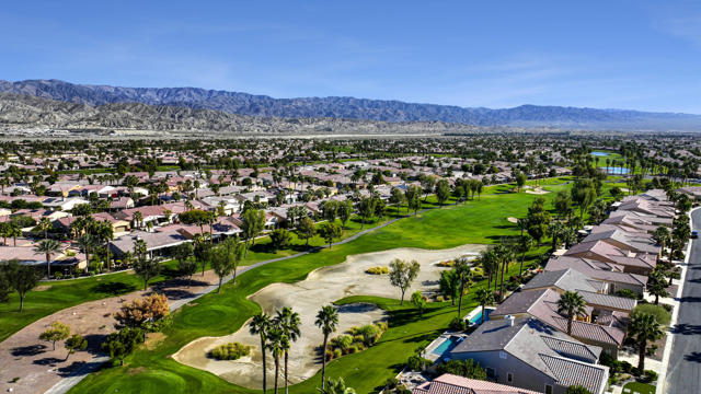 81025 Avenida Lorena, Indio CA: https://media.crmls.org/mediaz/67282b77-a709-44b0-9fb3-6db01f28764d.jpg