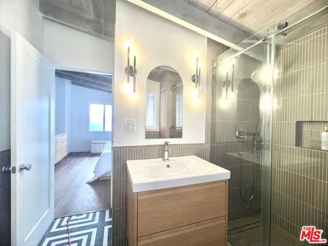 17728 Porto Marina Way, Pacific Palisades CA: https://media.crmls.org/mediaz/67284791-03bf-43e6-a3ad-1e83b699d1e6.jpg