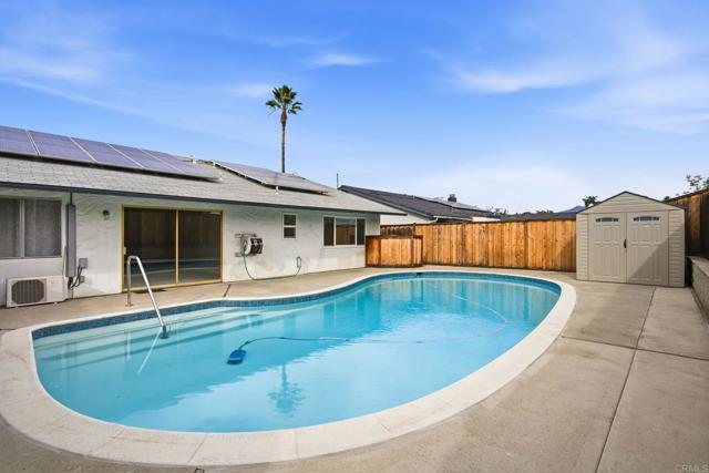 Detail Gallery Image 4 of 44 For 1711 Oak Hill Dr, Escondido,  CA 92027 - 4 Beds | 2 Baths