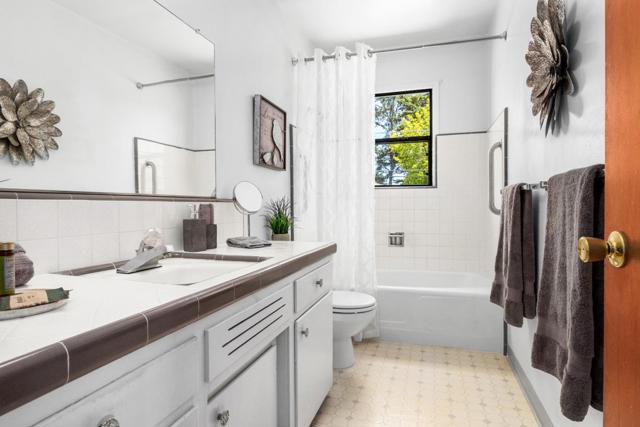 411 Alta Vista Dr, Santa Cruz CA: https://media.crmls.org/mediaz/672a0415-77be-4bae-bf9d-dd48e0893769.jpg