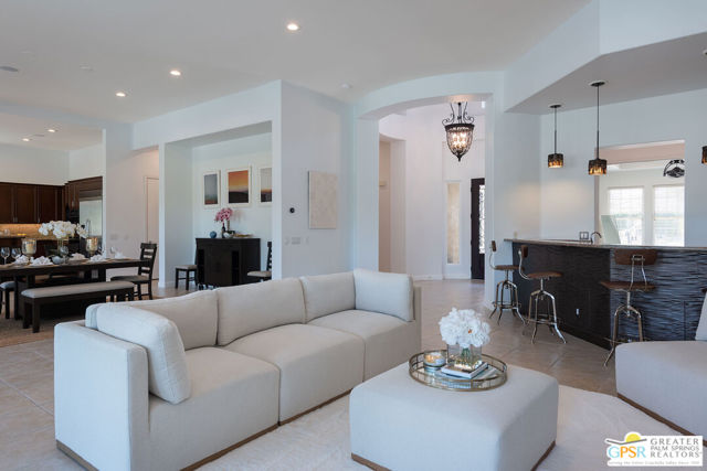 45 Vista Encantada, Rancho Mirage CA: https://media.crmls.org/mediaz/672a29fb-4e9e-4006-a30c-5e589cfffbc3.jpg