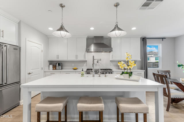 Detail Gallery Image 15 of 46 For 759 via Cielito, Ventura,  CA 93003 - 4 Beds | 4 Baths