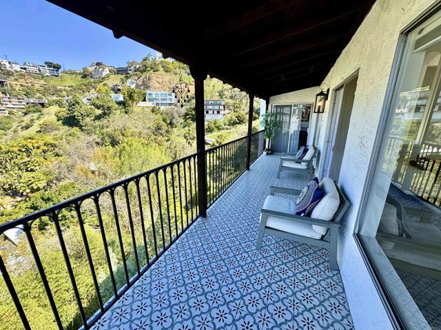 Detail Gallery Image 21 of 34 For 1923 Sunset Plaza Drive Dr, West Hollywood,  CA 90069 - 3 Beds | 3 Baths