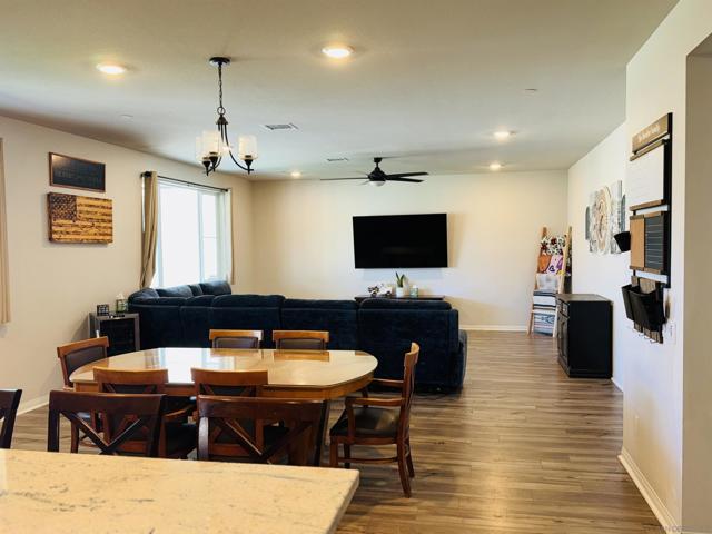 28223 Citrus Ct, Valley Center CA: https://media.crmls.org/mediaz/672b4f4d-3d64-4ced-b04c-b7f81cabcd51.jpg
