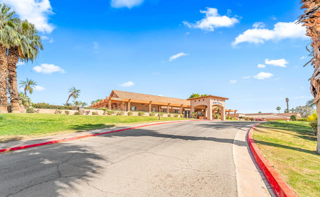 49327 Eisenhower Drive, Indio CA: https://media.crmls.org/mediaz/672b9832-292a-43c7-a5a7-496c76d9a894.jpg