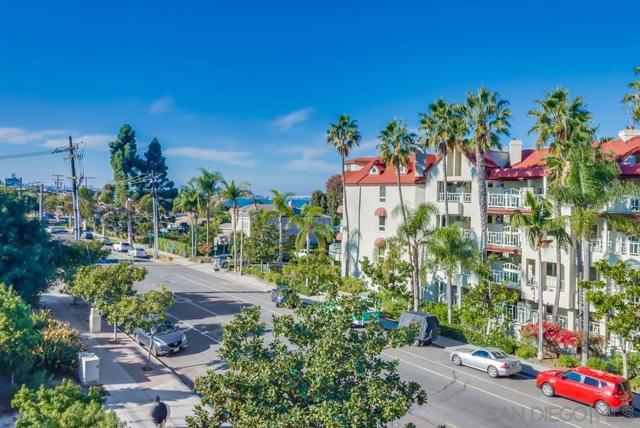 1016 1st St, Coronado CA: https://media.crmls.org/mediaz/672bf2b9-7ec8-477e-bb60-f18302e35609.jpg