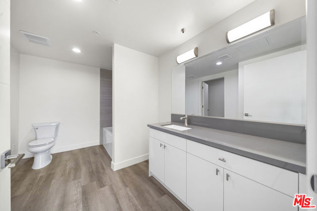 900 S Kenmore Avenue, Los Angeles CA: https://media.crmls.org/mediaz/672c0b69-5aff-4245-a8a1-d9b841a7212c.jpg