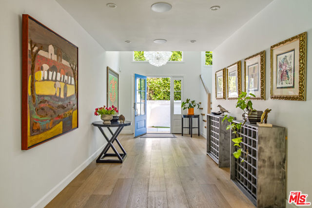 2241 Betty Lane, Beverly Hills CA: https://media.crmls.org/mediaz/672c2569-888e-4d69-9564-d7a485cf3d60.jpg