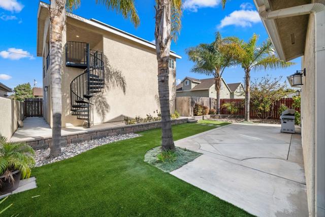 523 9th St, Imperial Beach CA: https://media.crmls.org/mediaz/672c4b8b-6cdd-42e3-870e-b1ea86a1e1d2.jpg