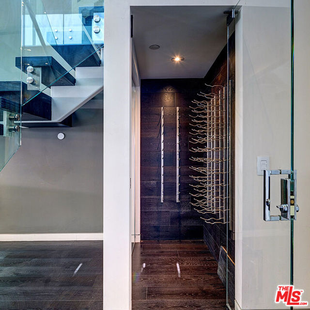 6360 Maryland Drive, Los Angeles CA: https://media.crmls.org/mediaz/672c7426-4409-4185-aa69-74f2adf88b9f.jpg