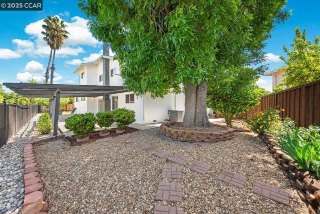 110 Santa Rosa Pl, San Ramon CA: https://media.crmls.org/mediaz/672d3a07-f9fa-4843-9469-4d9903ab828e.jpg