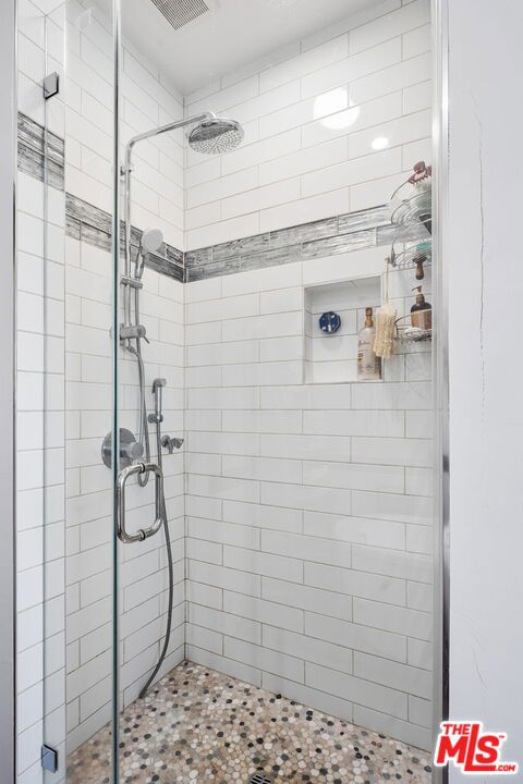 https://media.crmls.org/mediaz/672d3e4b-3121-4609-aa50-d1ccb40c126c.jpg?preset=X-Large