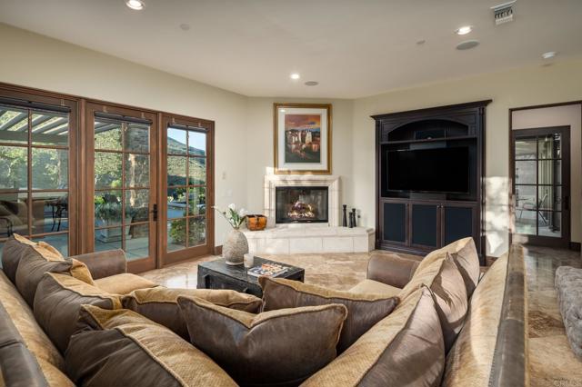 4258 Via Ravello, Rancho Santa Fe CA: https://media.crmls.org/mediaz/672d6ff7-68f3-4069-904e-6ebb551b630a.jpg