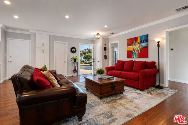 12773 La Maida Street photo 9