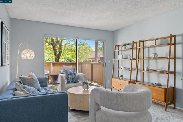 5319 Ridgeview Cir, El Sobrante CA: https://media.crmls.org/mediaz/672df341-3d69-4ac6-9af2-ed4c2c21c3a3.jpg