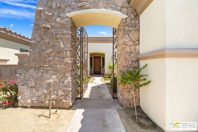 1 Toscana Way, Rancho Mirage CA: https://media.crmls.org/mediaz/672e39a5-a66d-44dd-8063-8a5039392791.jpg
