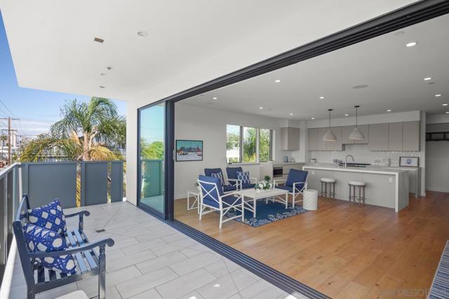 1014 5th St, Coronado CA: https://media.crmls.org/mediaz/672e5cce-8682-4e73-ad65-082e097ab6db.jpg
